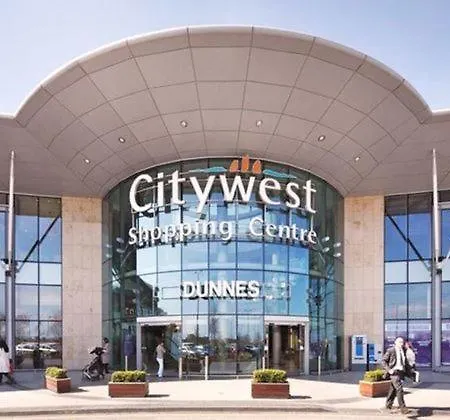 Privatunterkunft New Double Beside Tramline