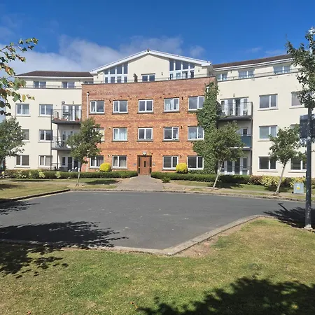 New Double Beside Tramline Privatunterkunft *