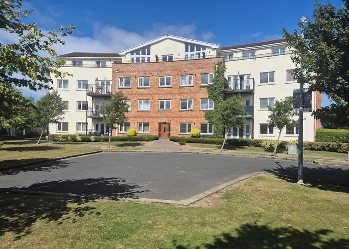 New Double Beside Tramline Проживание в семье *